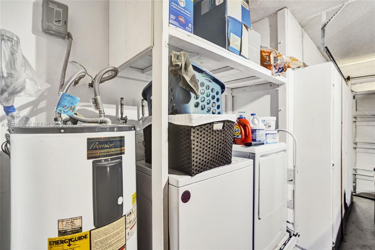 372 W Riverbend Dr, Sunrise, FL 33326 Photo