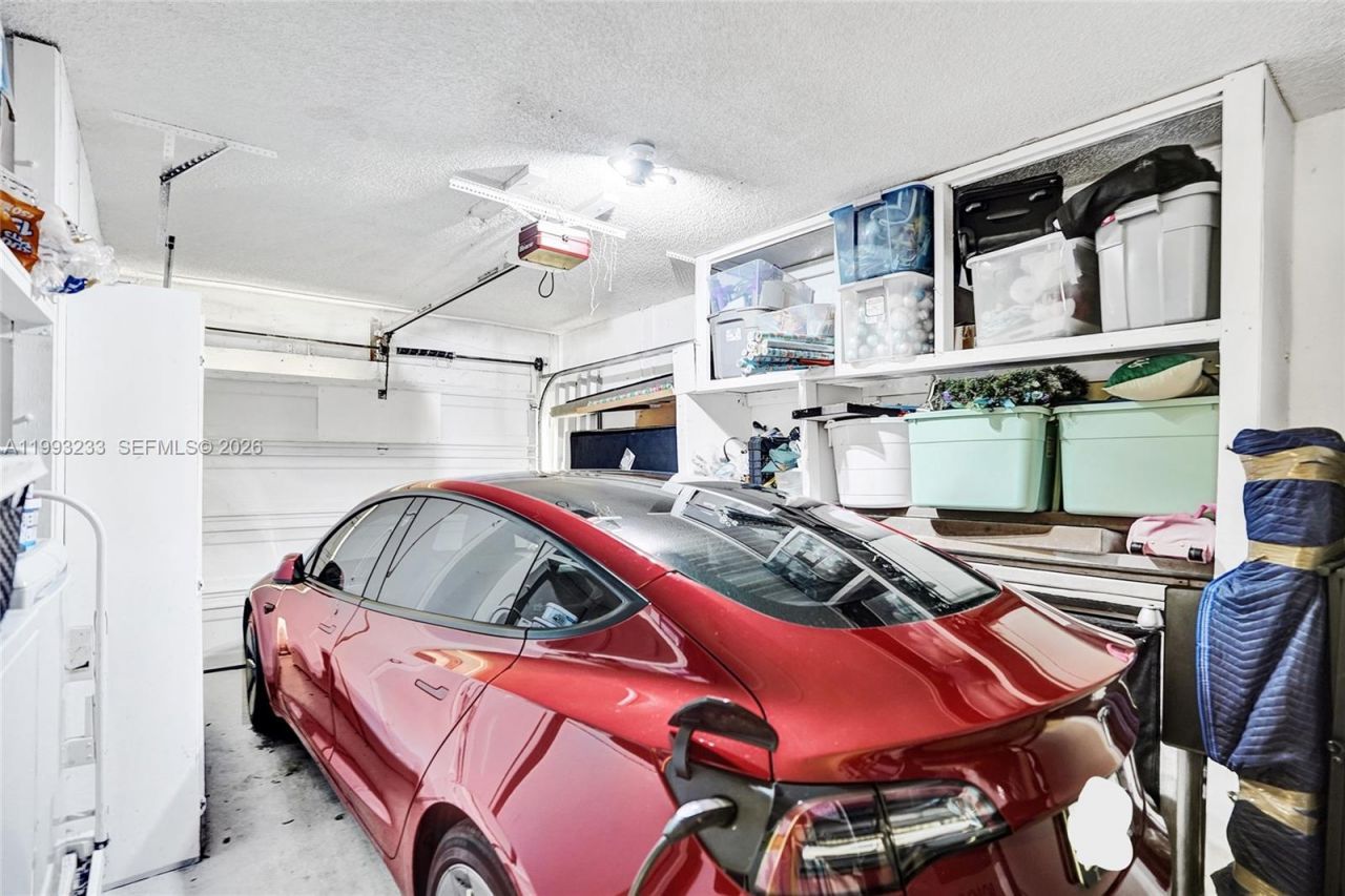 372 W Riverbend Dr, Sunrise, FL 33326 Photo