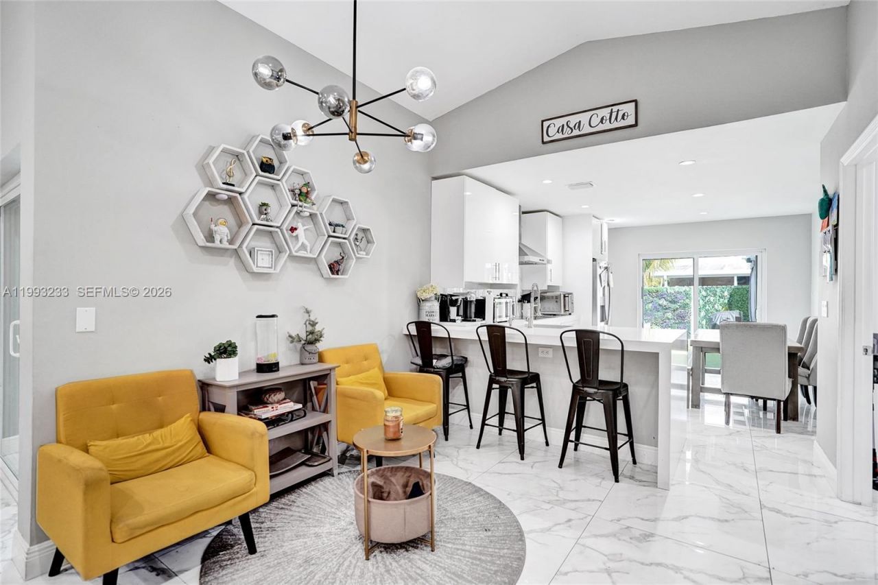 372 W Riverbend Dr, Sunrise, FL 33326 Photo