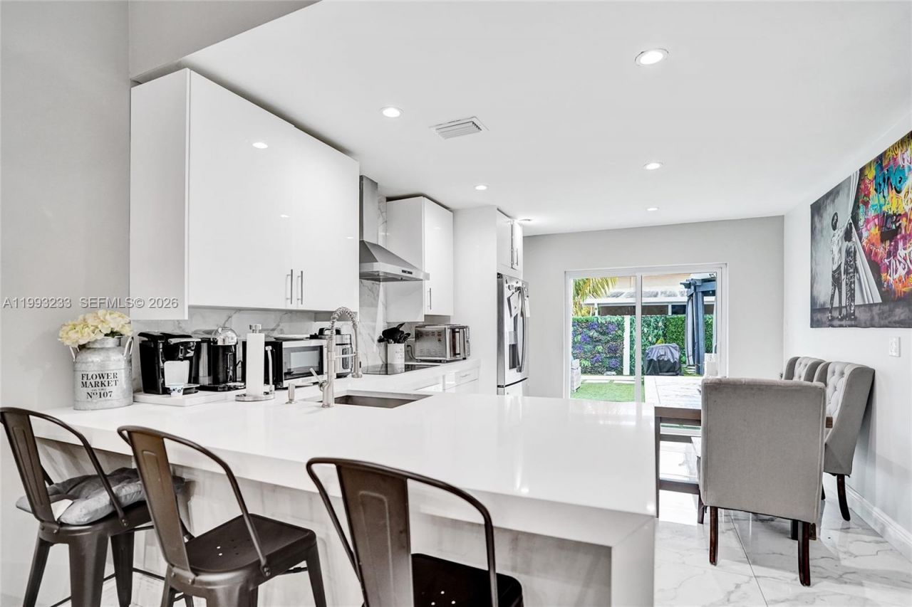 372 W Riverbend Dr, Sunrise, FL 33326 Photo