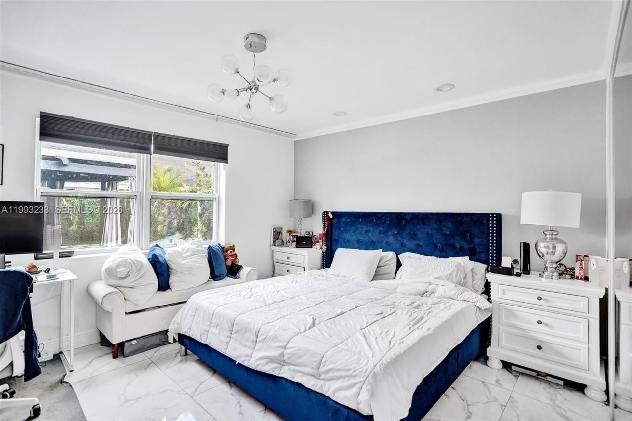 372 W Riverbend Dr, Sunrise, FL 33326 Photo