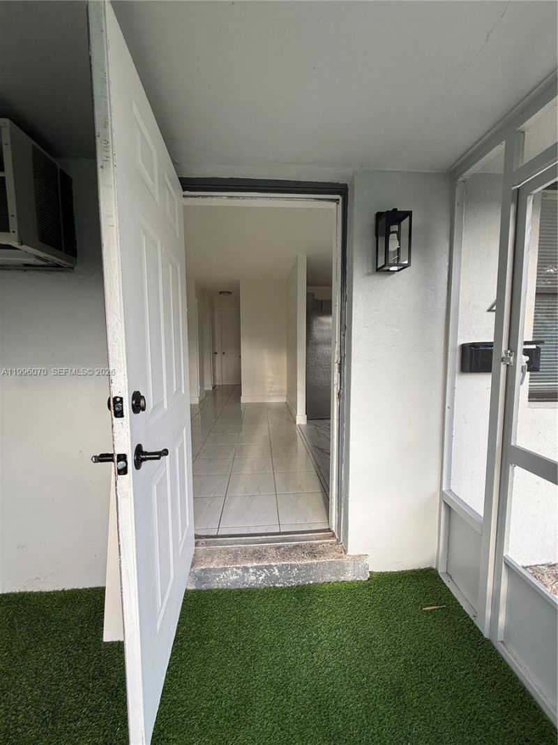 6071 SW 33rd St, Unit 4, Miramar, FL 33023 Photo