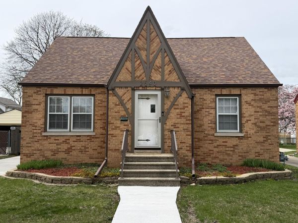 2540 Lincoln Rd, Kenosha, WI 53143