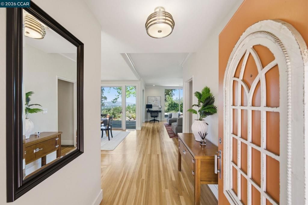 142 Crestview Dr, Orinda, CA 94563 Main Photo