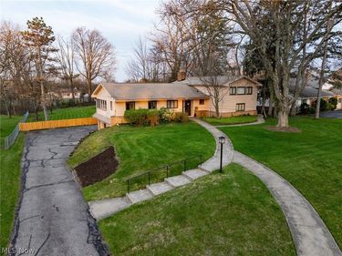 25510 Bryden Road, Beachwood, OH 44122