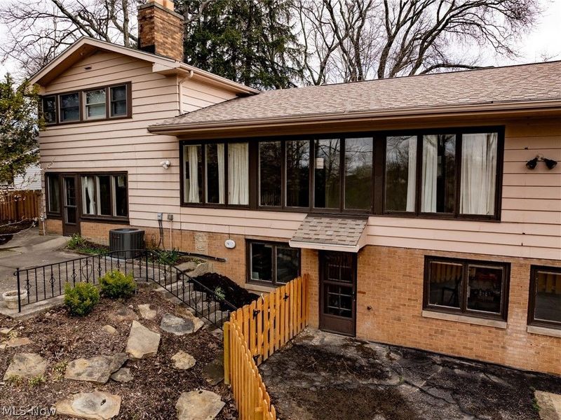 25510 Bryden Road, Beachwood, OH 44122 Photo 3