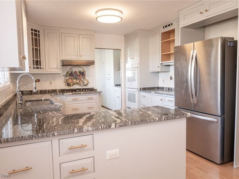 25510 Bryden Road, Beachwood, OH 44122 Photo 5