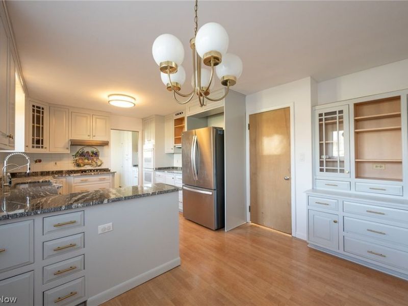 25510 Bryden Road, Beachwood, OH 44122 Photo 9