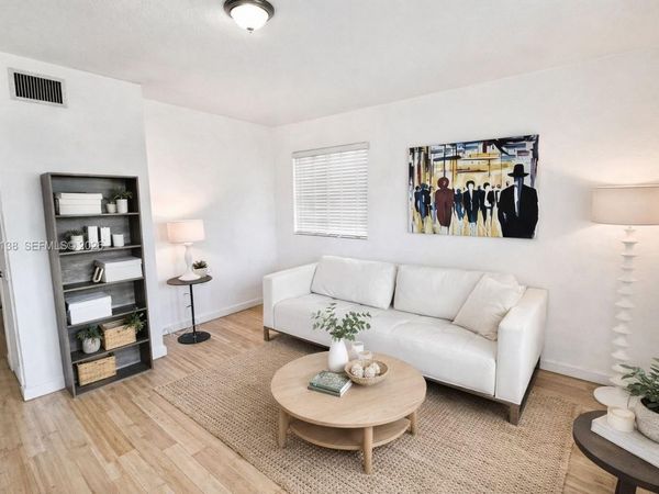 3915 N Meridian Ave, Unit 101, Miami Beach, FL 33140