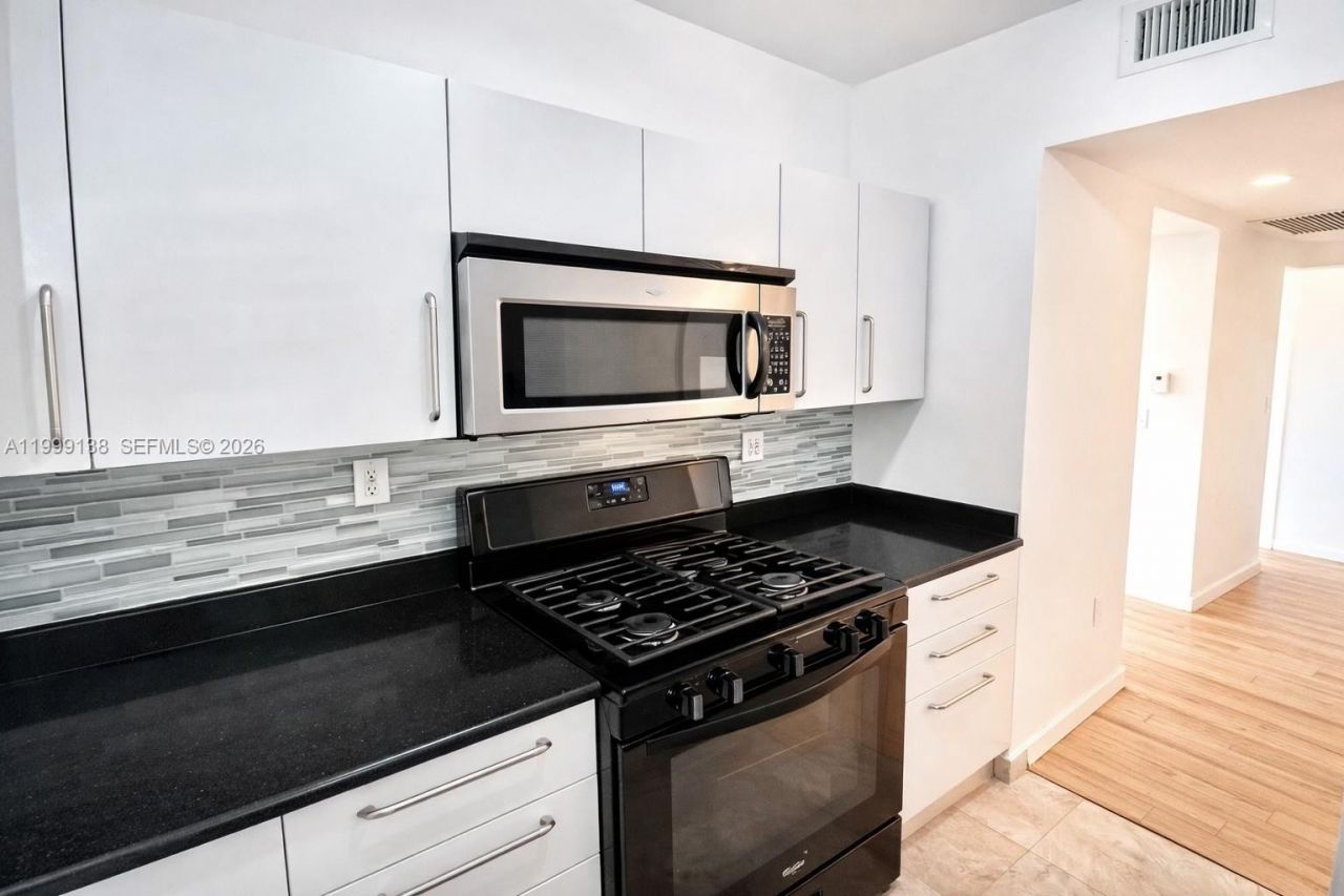 3915 N Meridian Ave, Unit 101, Miami Beach, FL 33140 Photo