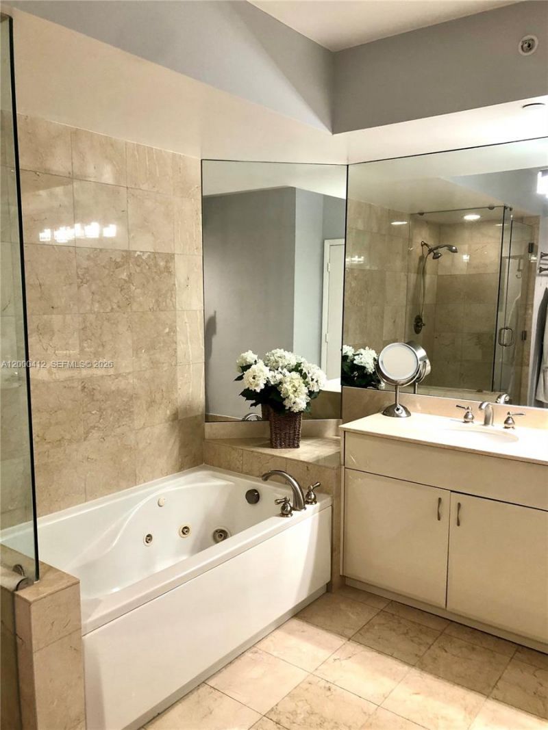 6365 Collins Ave, Unit 3602, Miami Beach, FL 33141 Photo