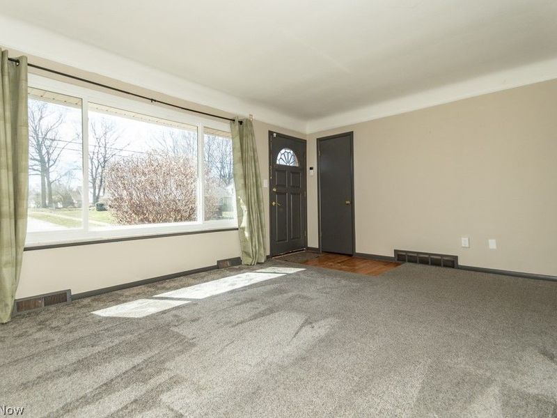 1726 Braeburn Park Drive, Euclid, OH 44117 Photo 3