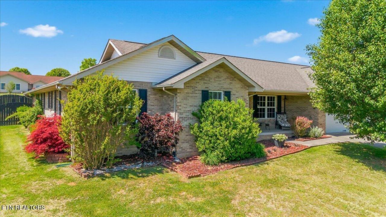 1267 Stewart St, Sevierville, TN 37876 Main Photo