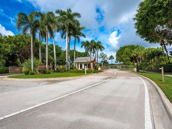 7828 Dorchester Road, Boynton Beach, FL 33472