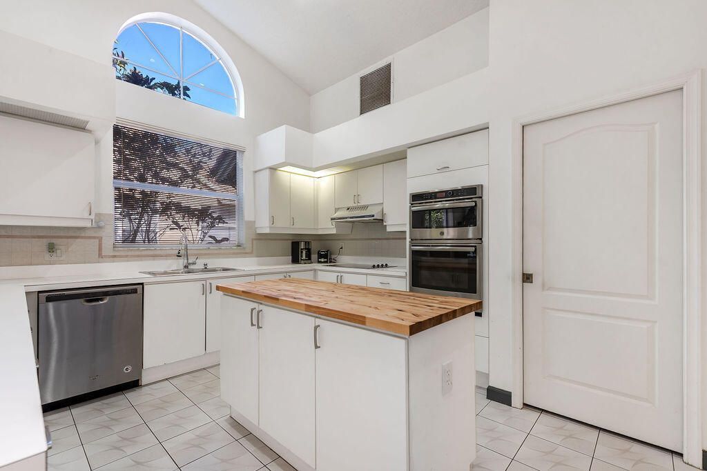 7828 Dorchester Road, Boynton Beach, FL 33472 Photo