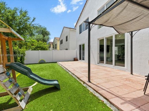 15385 SW 51st St, Davie, FL 33331