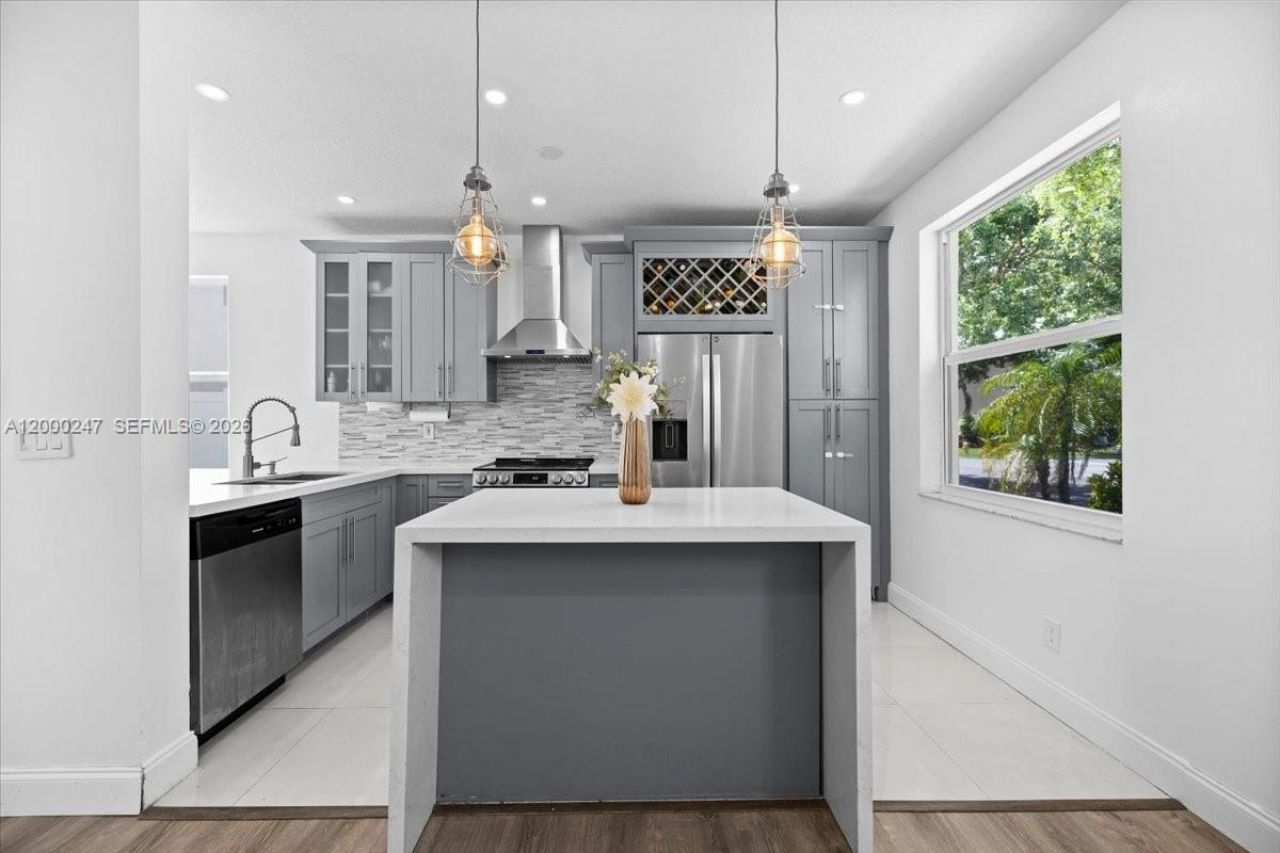 15385 SW 51st St, Davie, FL 33331 Photo