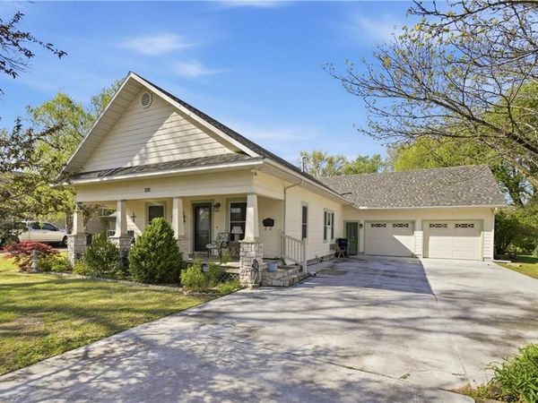100 W Druart Street, Frontenac, KS 66763