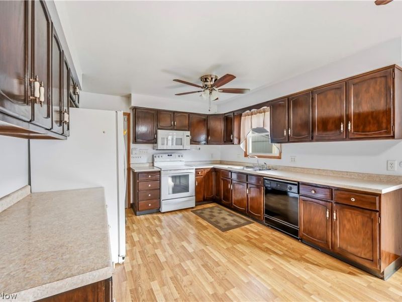 7156 Chestnut Ridge Road, Hubbard, OH 44425 Photo 12