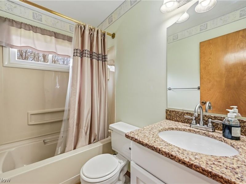 7156 Chestnut Ridge Road, Hubbard, OH 44425 Photo 21