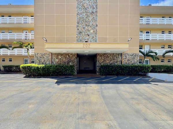 202 SE 10th Street, Unit 105, Dania Beach, FL 33004