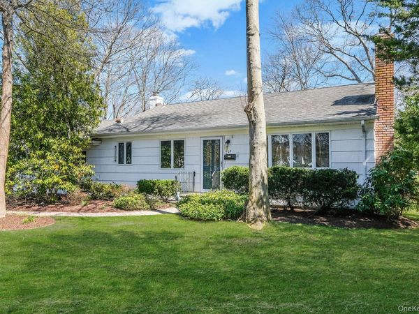 223 Connetquot Road , Bayport, NY 11705