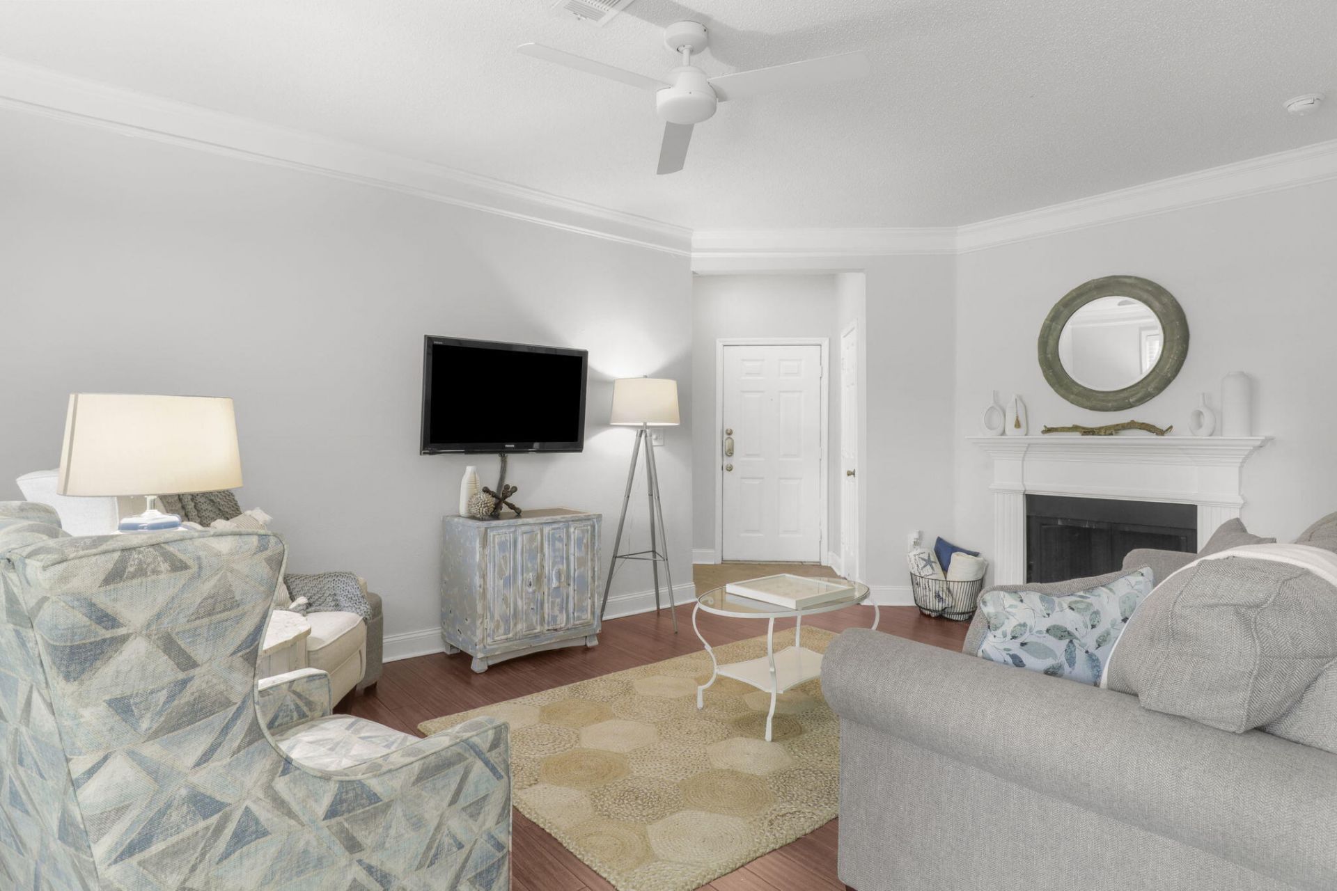 1925 Chatelain Way Photo 8