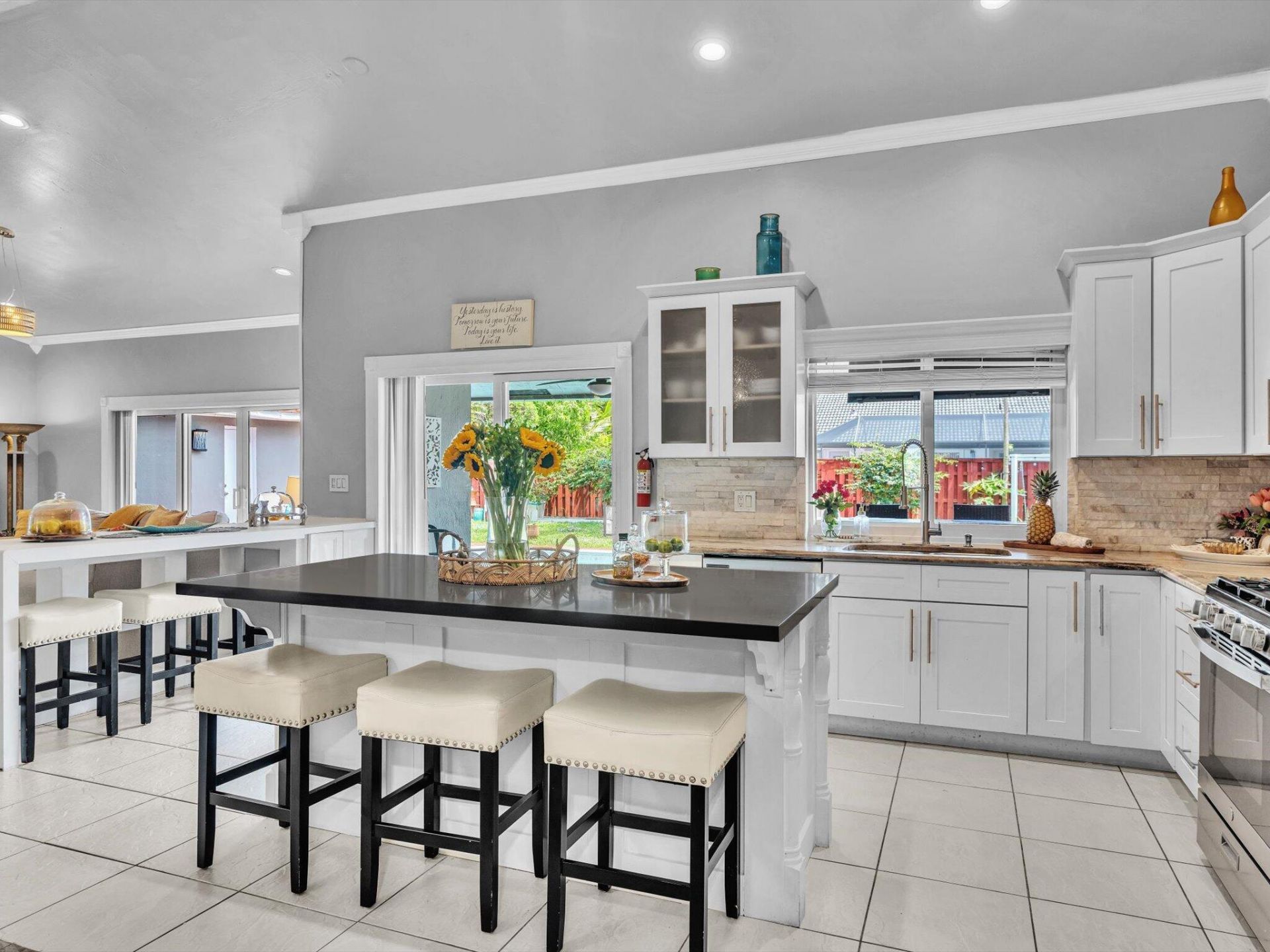 5165 NW 99th Way, Coral Springs, FL 33076 Photo