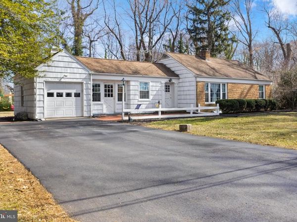 9 WOODLAND ROAD, BORDENTOWN, NJ 08505