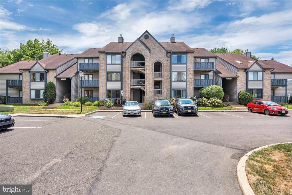 5512 B Aberdeen Drive, Mount Laurel, NJ 08054 Main Photo