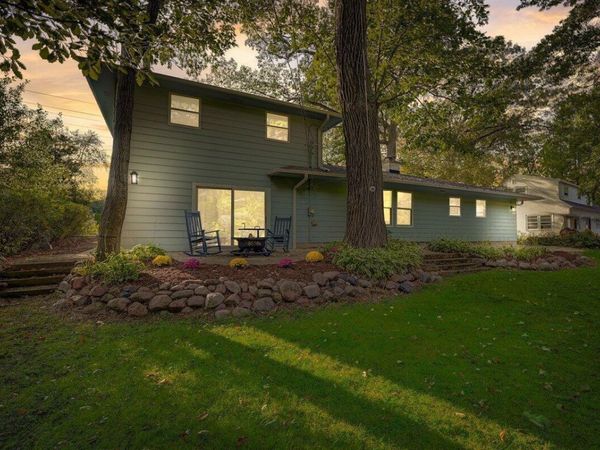 1532 N 124th St, Wauwatosa, WI 53226