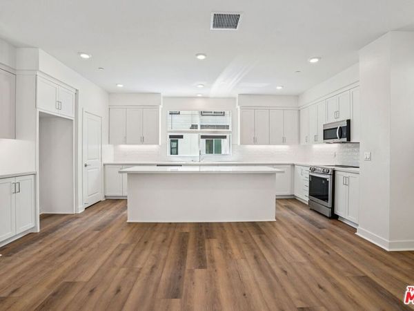 1687 Coral Sea Lane, Los Angeles, CA 90732