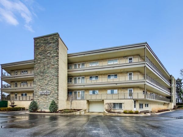 1 N Dee Road, Unit 1B, Park Ridge, IL 60068