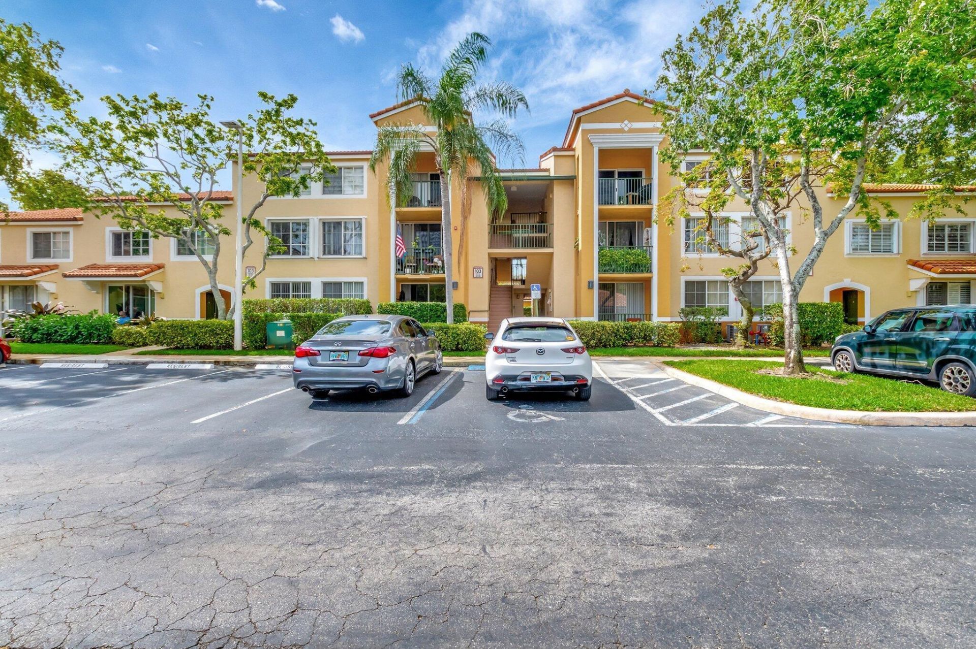 103 Yacht Club Way, Unit 206, Hypoluxo, FL 33462 Photo