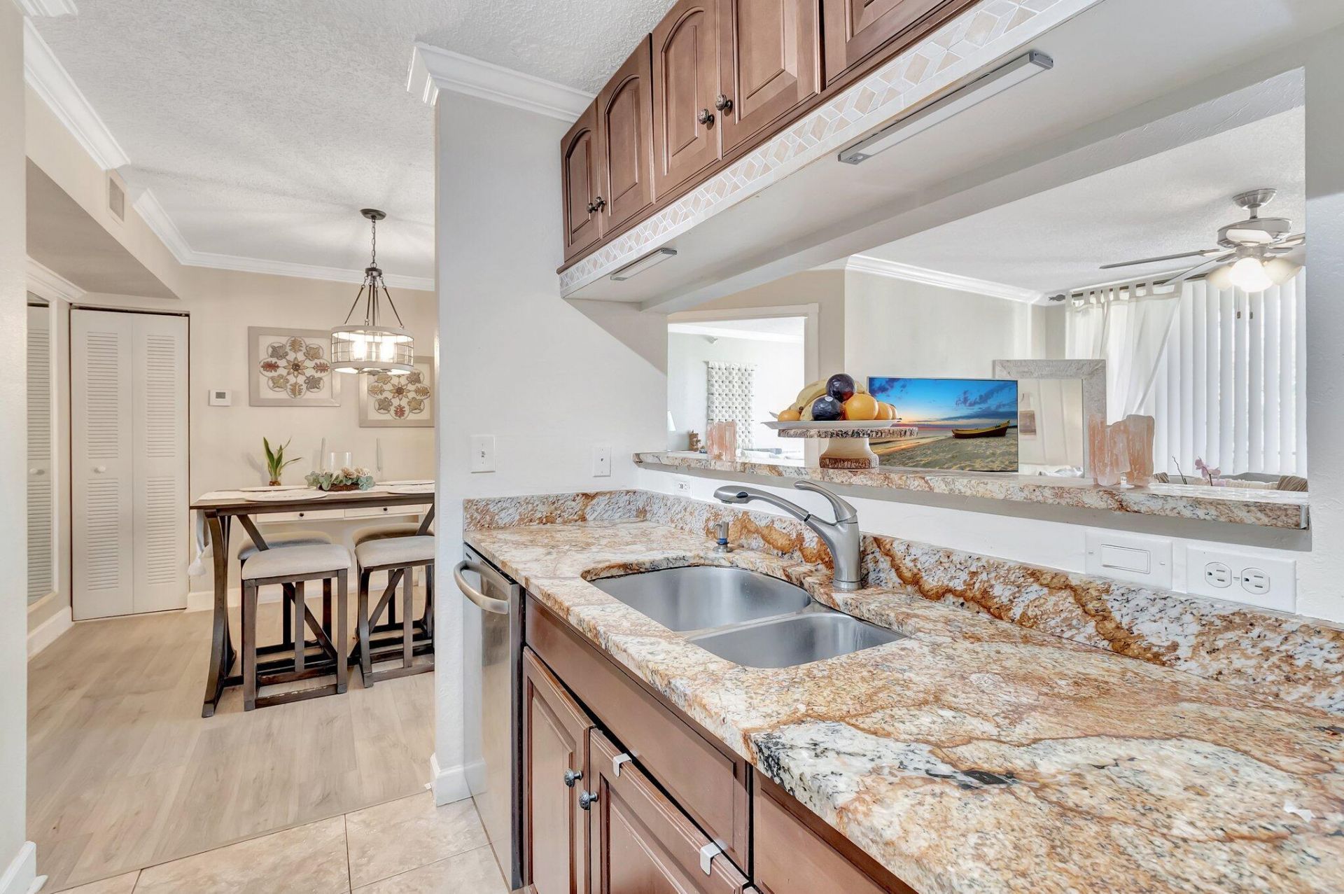 103 Yacht Club Way, Unit 206, Hypoluxo, FL 33462 Photo