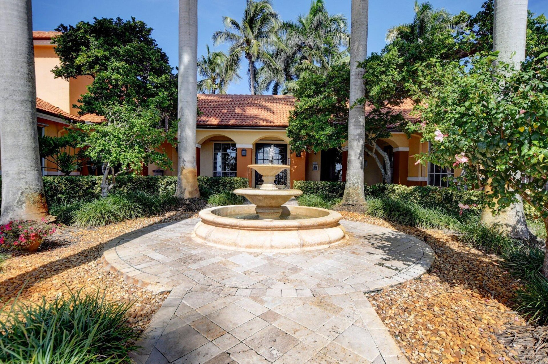 103 Yacht Club Way, Unit 206, Hypoluxo, FL 33462 Photo