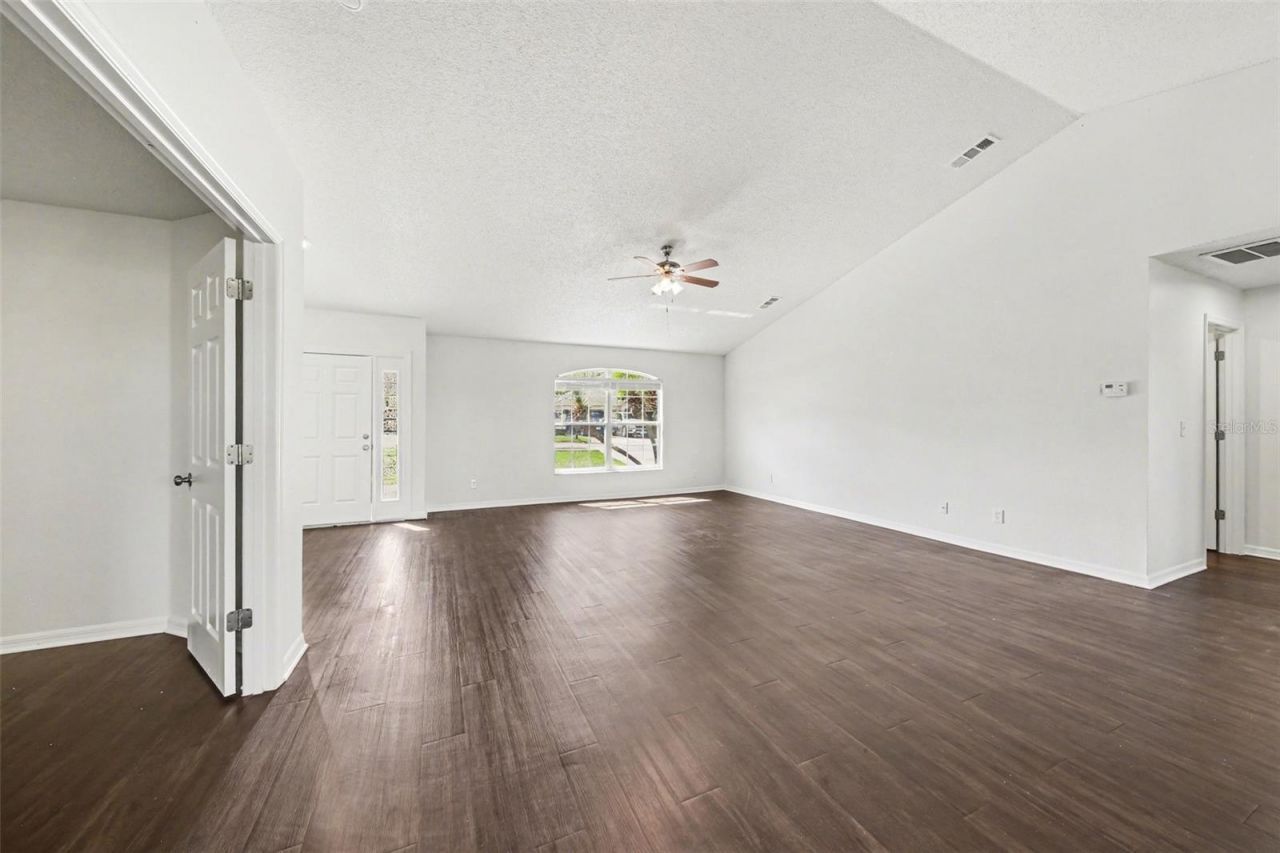 1011 Bluegrass Drive , Groveland, FL 34736 Photo