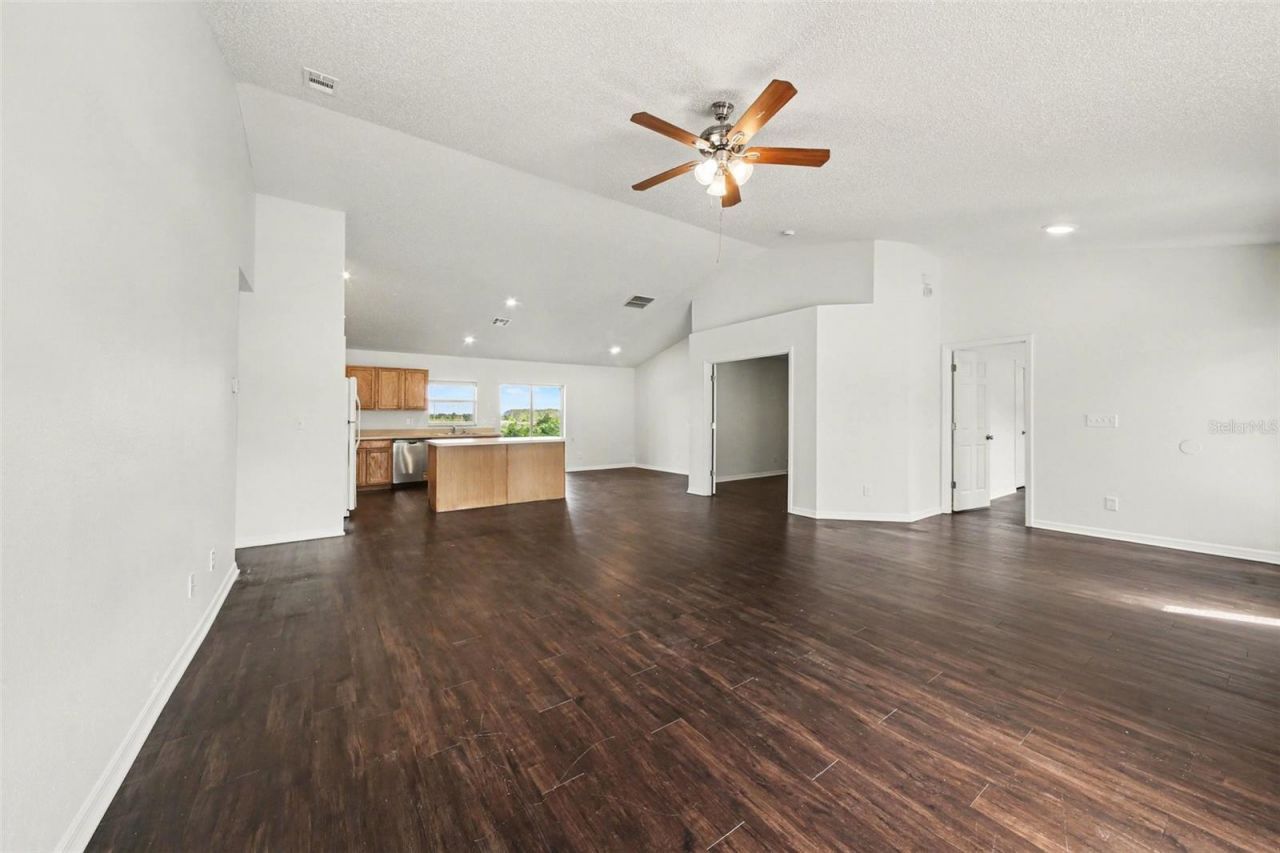 1011 Bluegrass Drive , Groveland, FL 34736 Photo