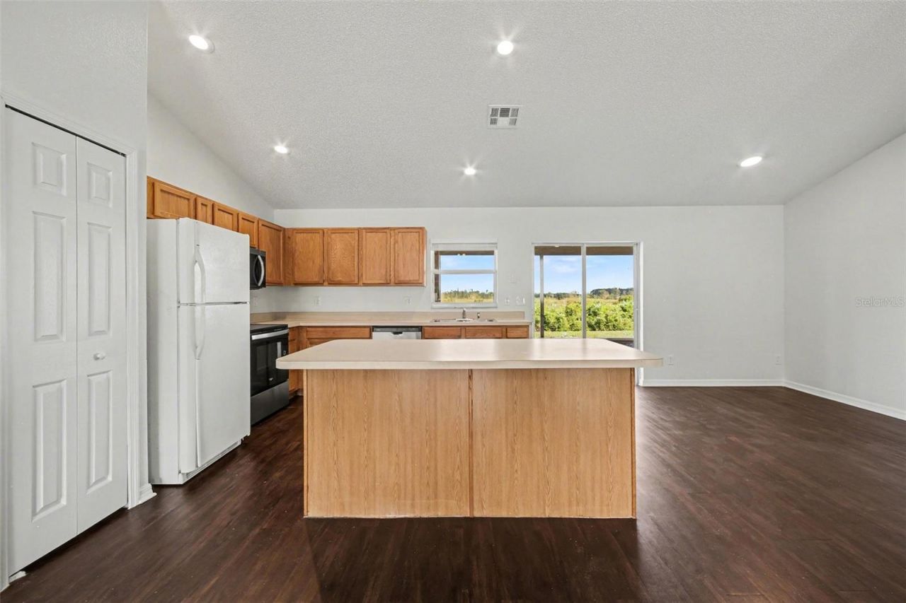 1011 Bluegrass Drive , Groveland, FL 34736 Photo