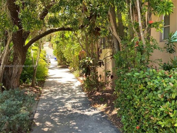 40 Almeria Ave, Unit 16, Coral Gables, FL 33134