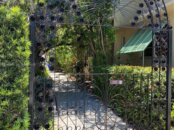 40 Almeria Ave, Unit 16, Coral Gables, FL 33134