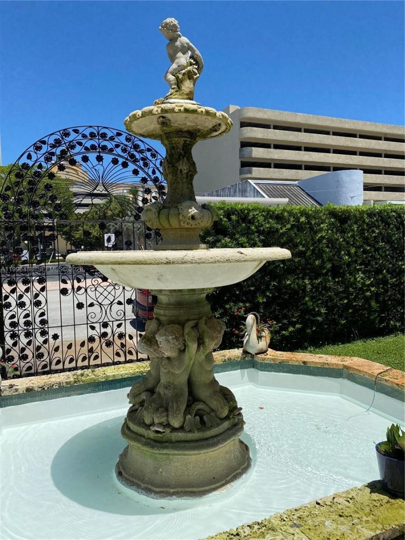 40 Almeria Ave, Unit 16, Coral Gables, FL 33134 Photo