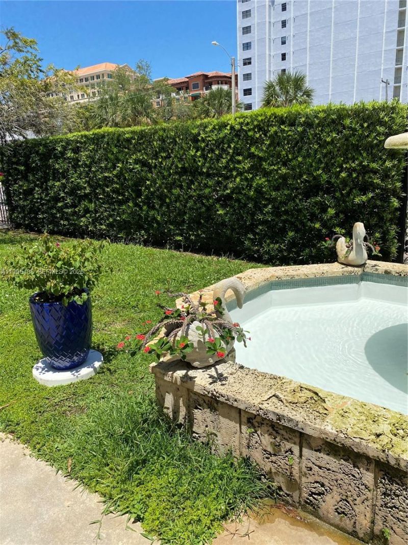 40 Almeria Ave, Unit 16, Coral Gables, FL 33134 Photo