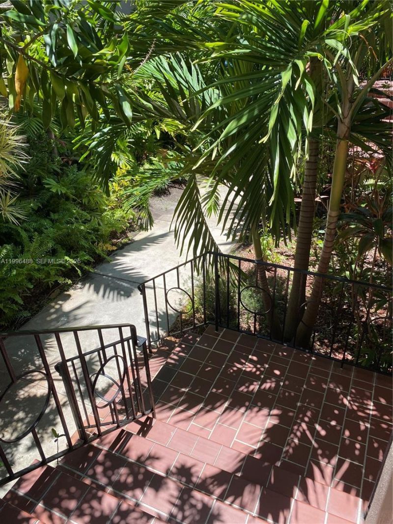 40 Almeria Ave, Unit 16, Coral Gables, FL 33134 Photo