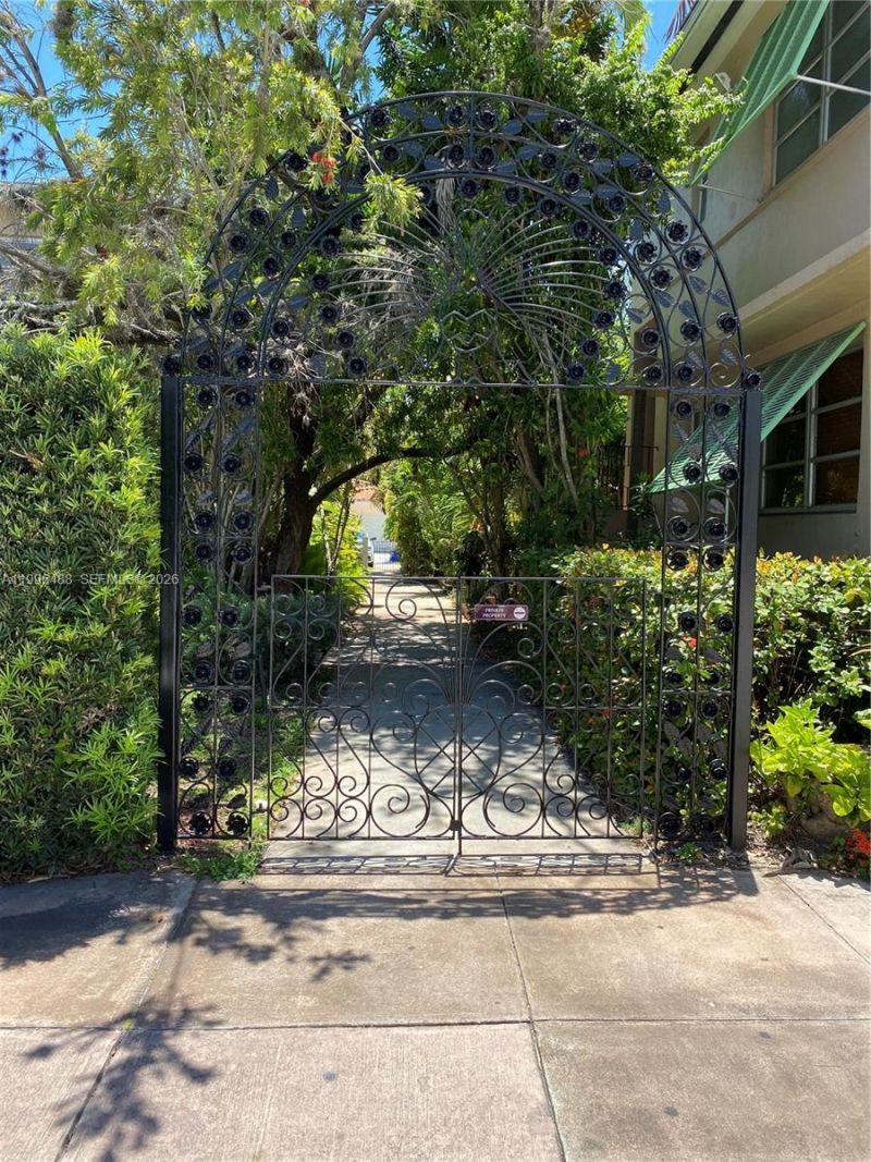 40 Almeria Ave, Unit 16, Coral Gables, FL 33134 Photo