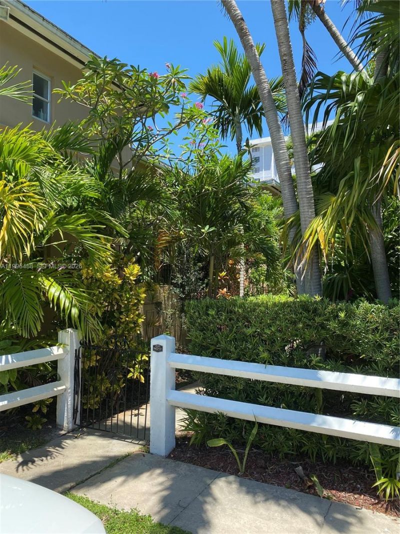 40 Almeria Ave, Unit 16, Coral Gables, FL 33134 Photo