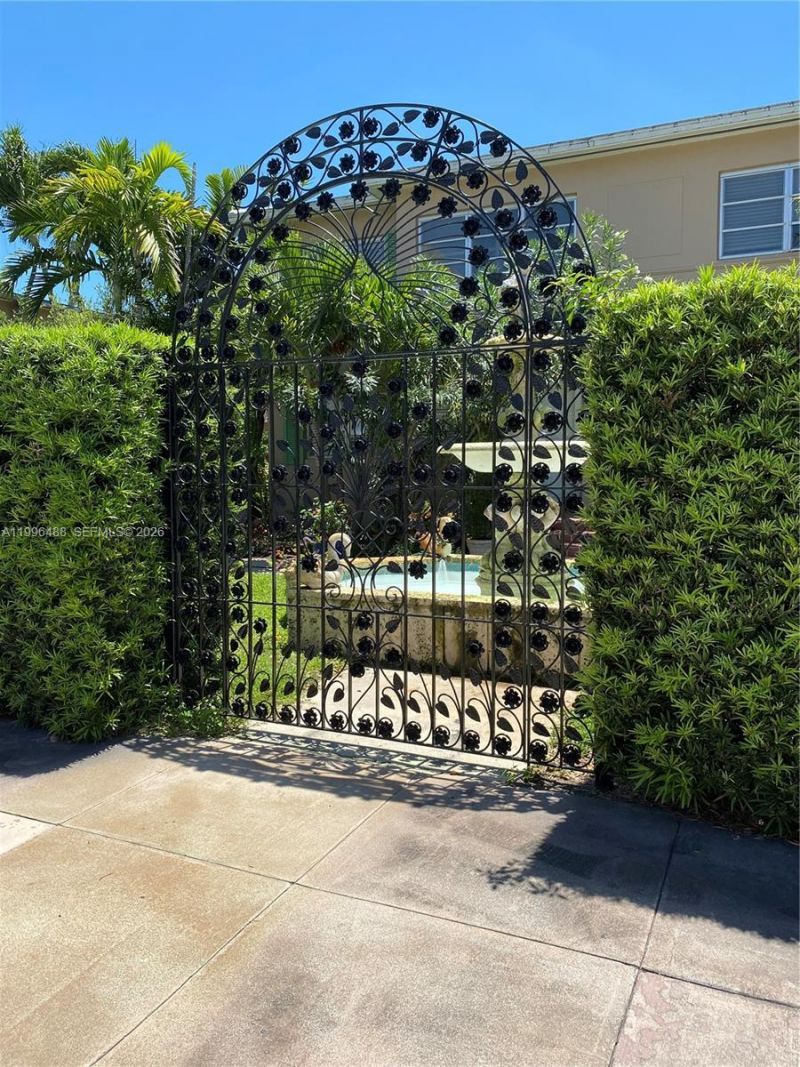 40 Almeria Ave, Unit 16, Coral Gables, FL 33134 Photo