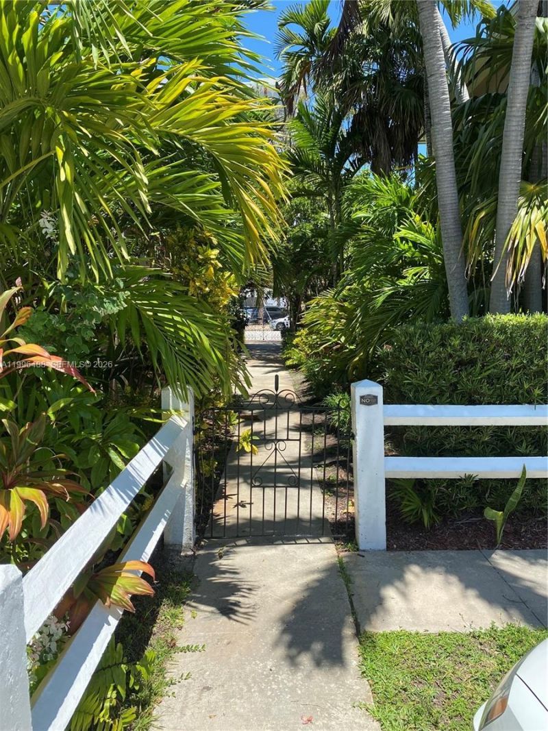 40 Almeria Ave, Unit 16, Coral Gables, FL 33134 Photo