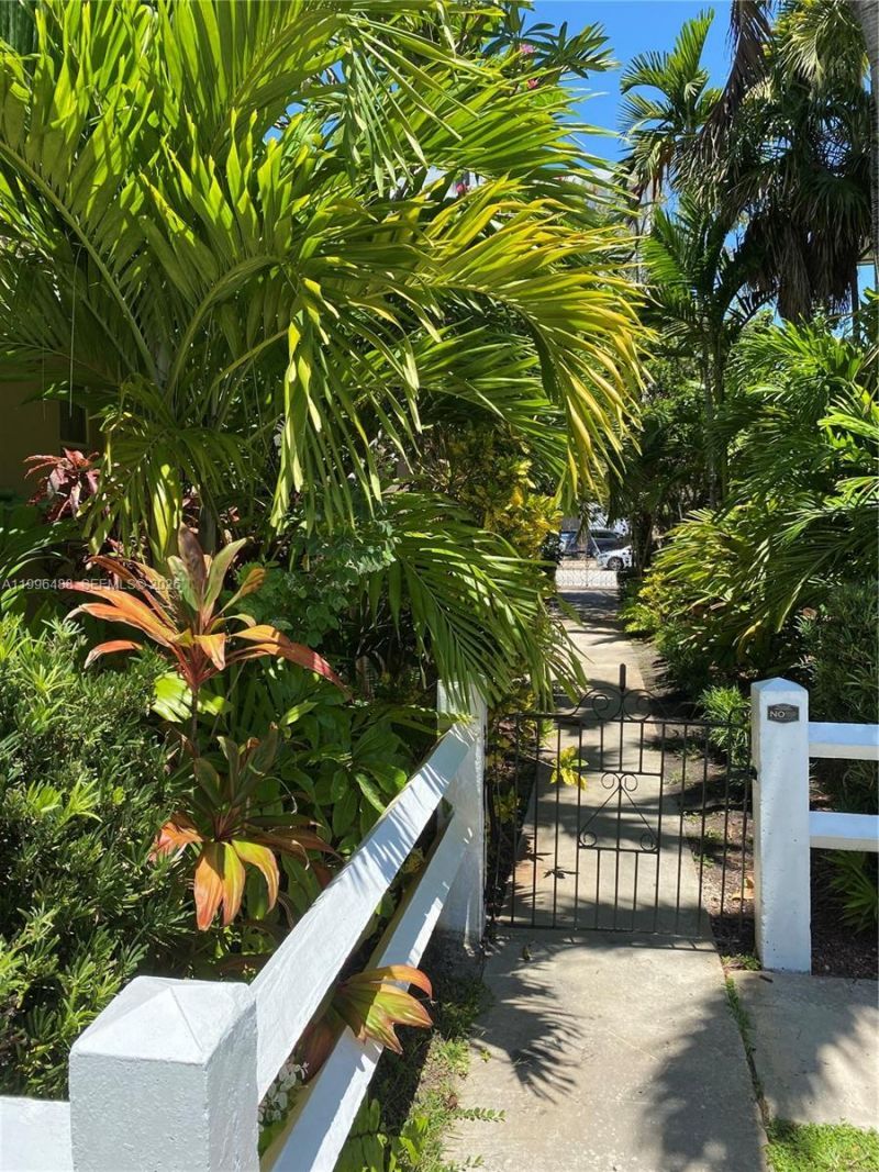 40 Almeria Ave, Unit 16, Coral Gables, FL 33134 Photo