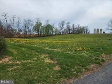 11 BEVERLY COURT, CARLISLE, PA 17015